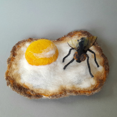 Flied Egg. Needle felted sculpture, 2024.
SOLD.